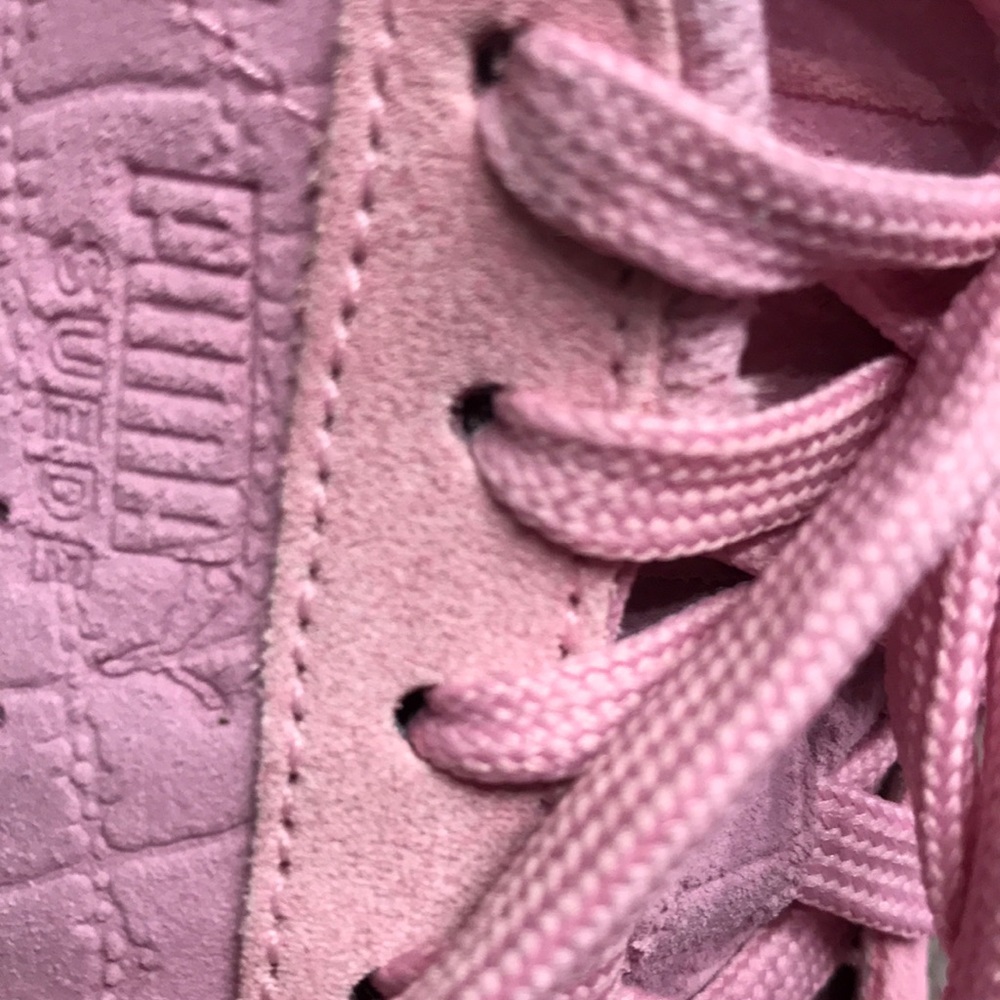 Authentic Pretty in pink Puma sneakers 💕🛍